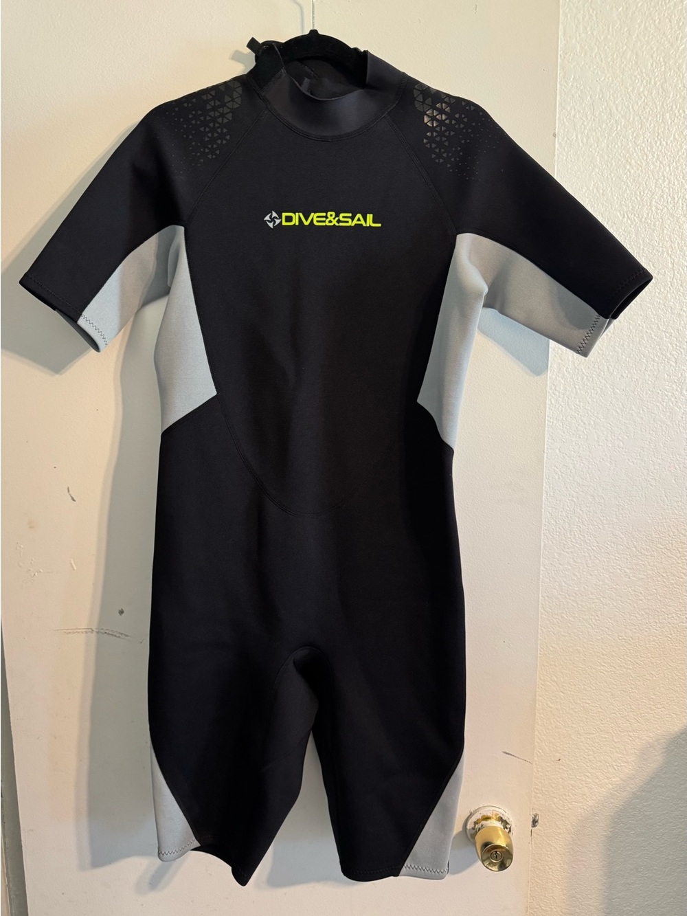 Large Dive & Sail Shorty Wetsuit in Black and Gray